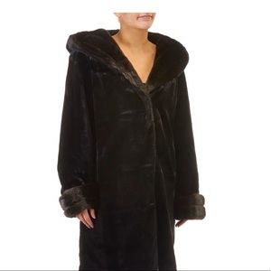 Faux Fur Black warm and elegant coat size SMALL/M
